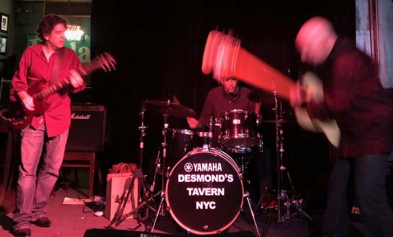 SS at Desmonds w Rick Derringer on Bass